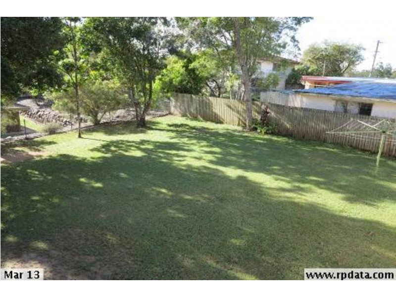 4 Hanlon Road, Petrie QLD 4502