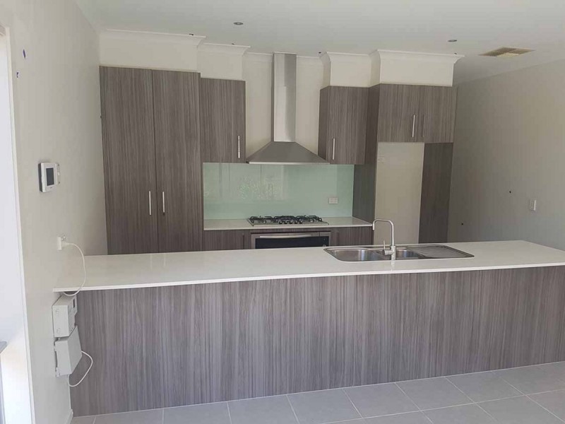 2/2 Fishburn Grove, Melton West VIC 3337