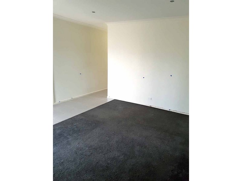 2/2 Fishburn Grove, Melton West VIC 3337