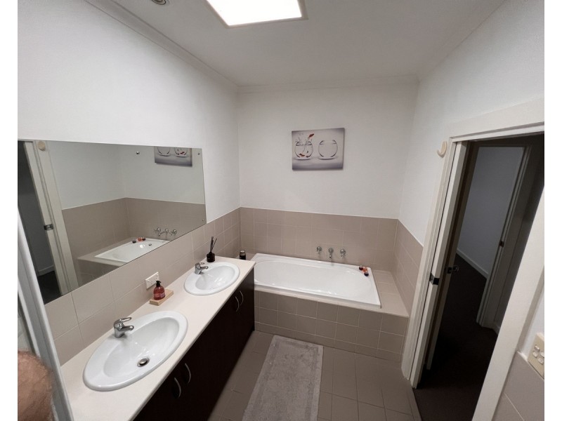 100 Gray Street, Adelaide SA 5000