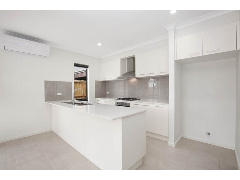 85 Claret Ash Boulevard, Melton West VIC 3337