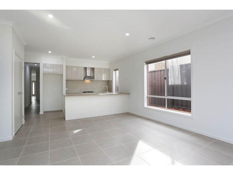 42 Golden Wattle Way, Melton West VIC 3337