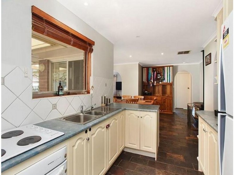 70 Heysen Drive, Trott Park SA 5158