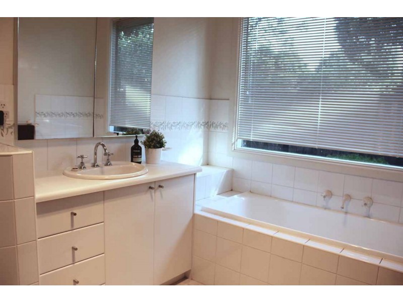 16 Hillview Avenue, Mount Waverley VIC 3149