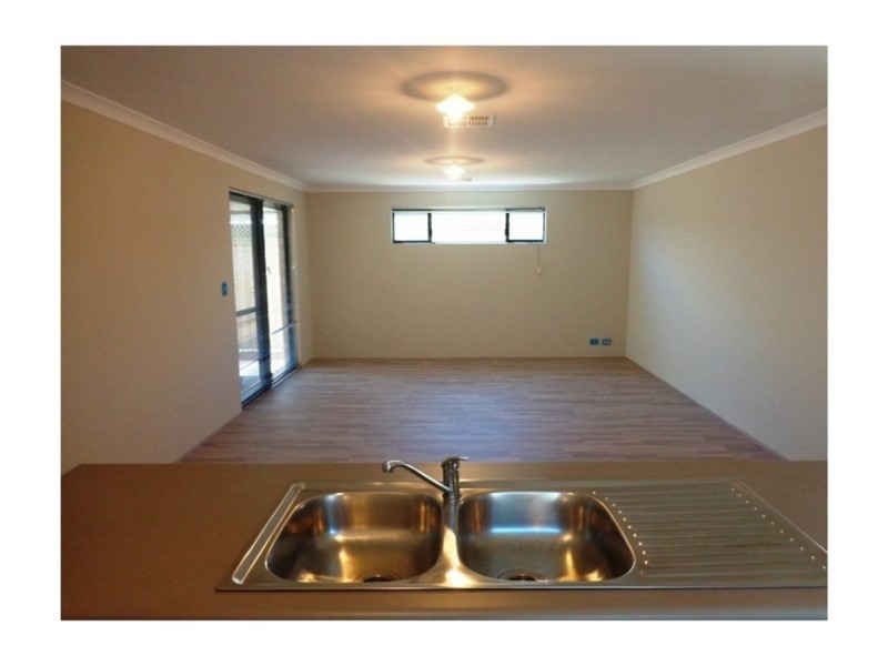 2/33 Kirkpatrick Court, Seville Grove WA 6112