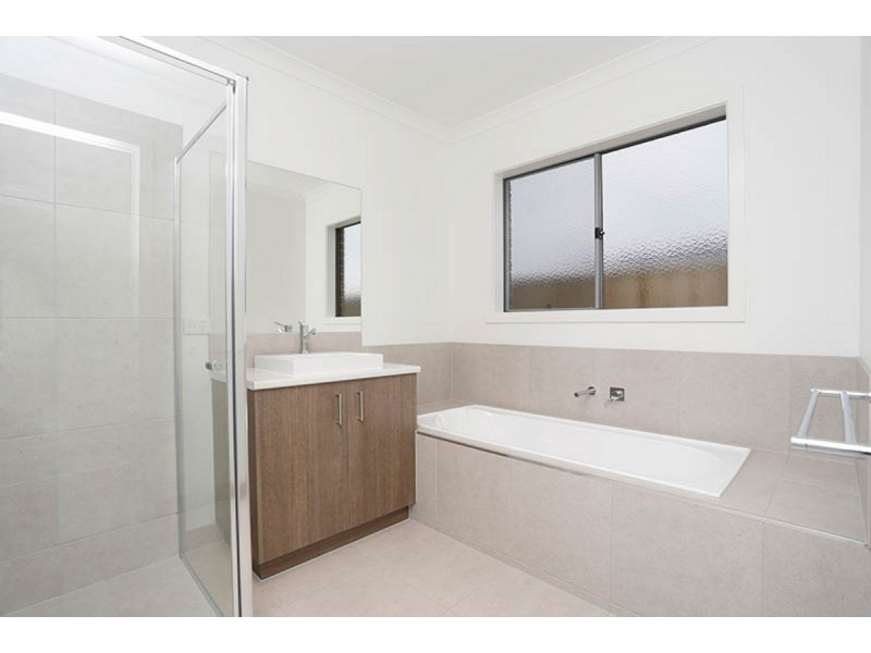 3 Scenic Way, Melton West VIC 3337