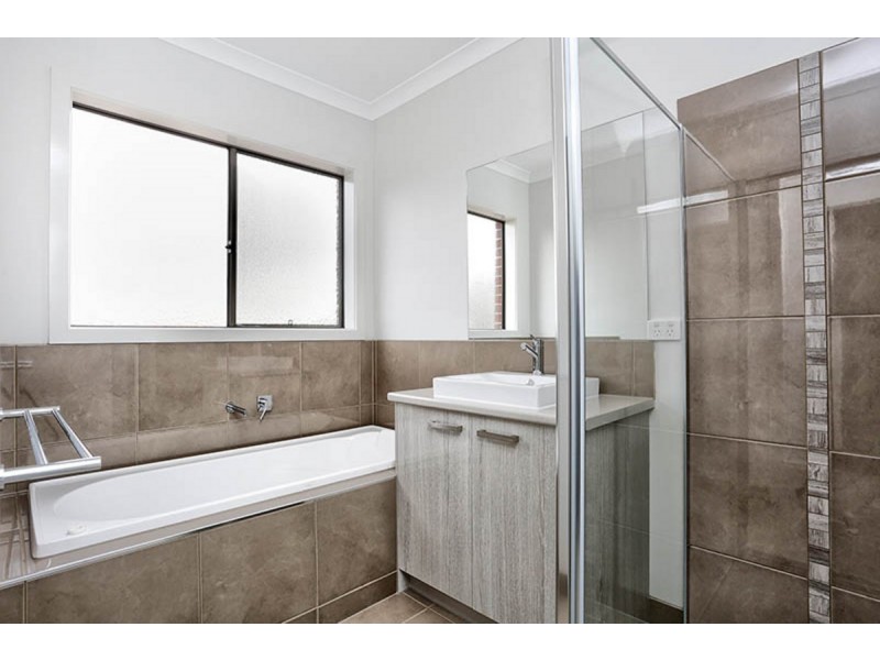 3 Scenic Way, Melton West VIC 3337