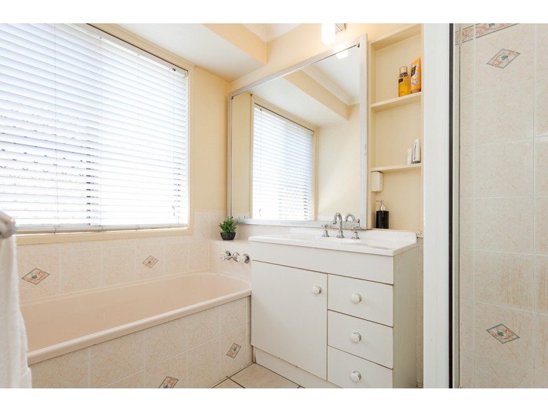 6 Ku Ring Gai Court, Kuluin QLD 4558