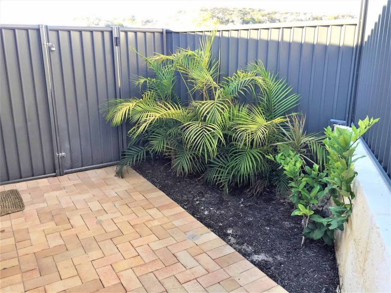 1/16 Macquarie Street, Jindalee WA 6036