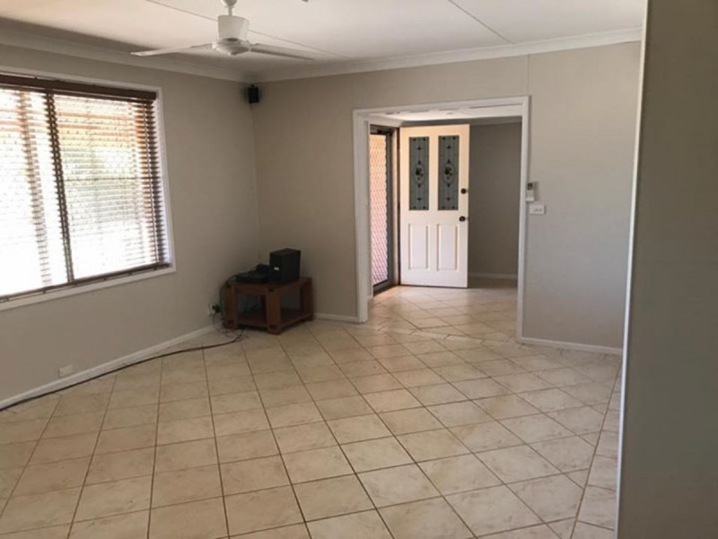 9 Giles Crescent, Dampier WA 6713