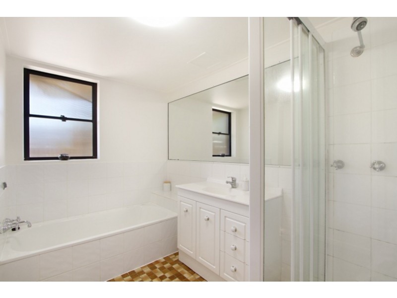 1/66 Mitre Street, St Lucia QLD 4067