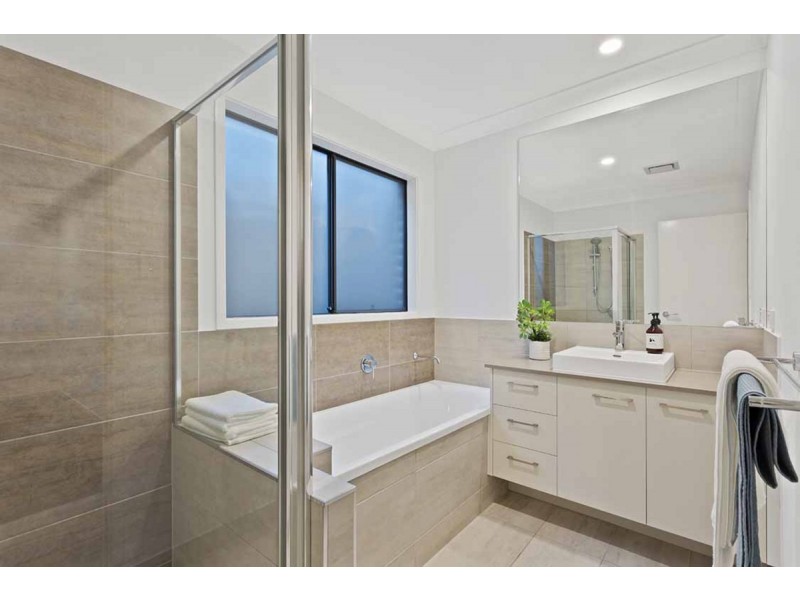 38 Ellen Street, Oxley QLD 4075
