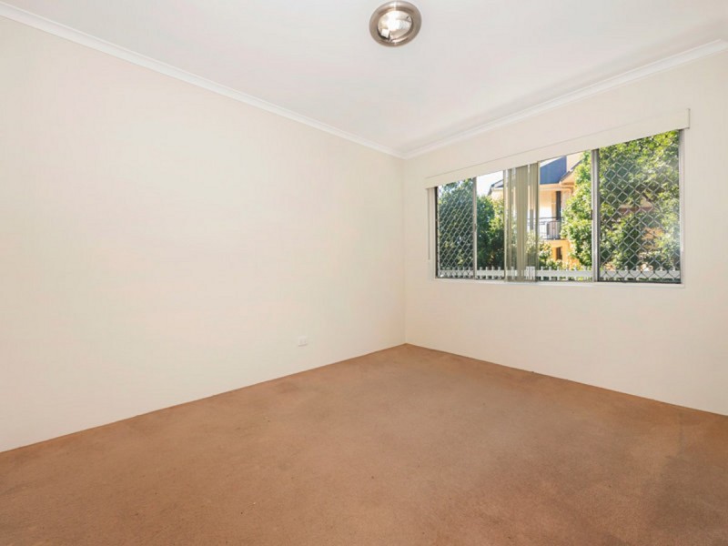 4/113 Sir Fred Schonell Drive, St Lucia QLD 4067