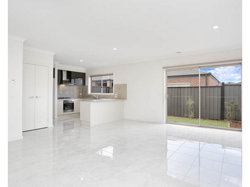 10 Pond Street, Truganina VIC 3029