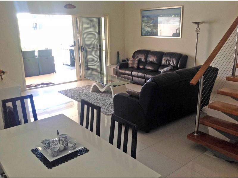 1/25 Compass Drive, Biggera Waters QLD 4216