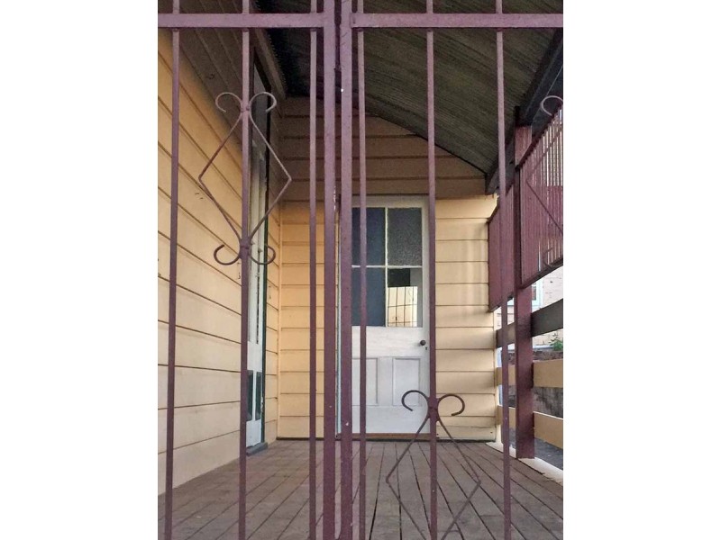 2/8 Omar Street, West Ipswich QLD 4305