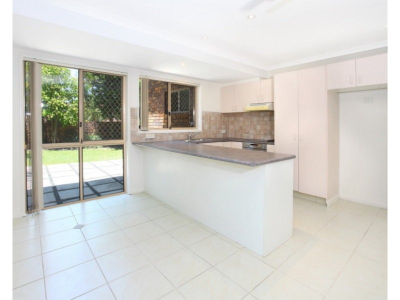 2/99 Pohlman Street, Southport QLD 4215