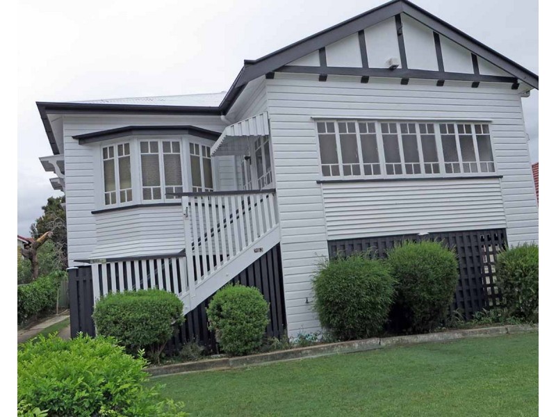 993 Logan Road, Holland Park QLD 4121