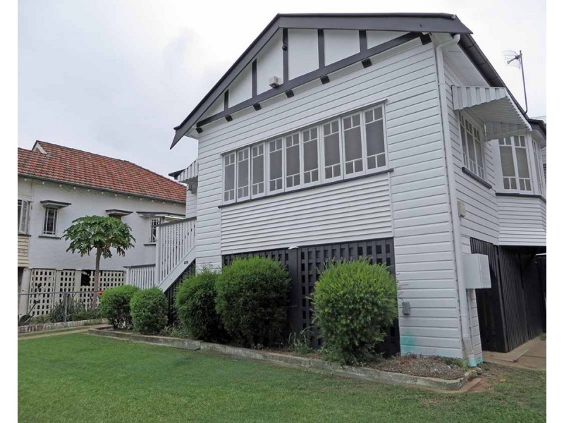 993 Logan Road, Holland Park QLD 4121