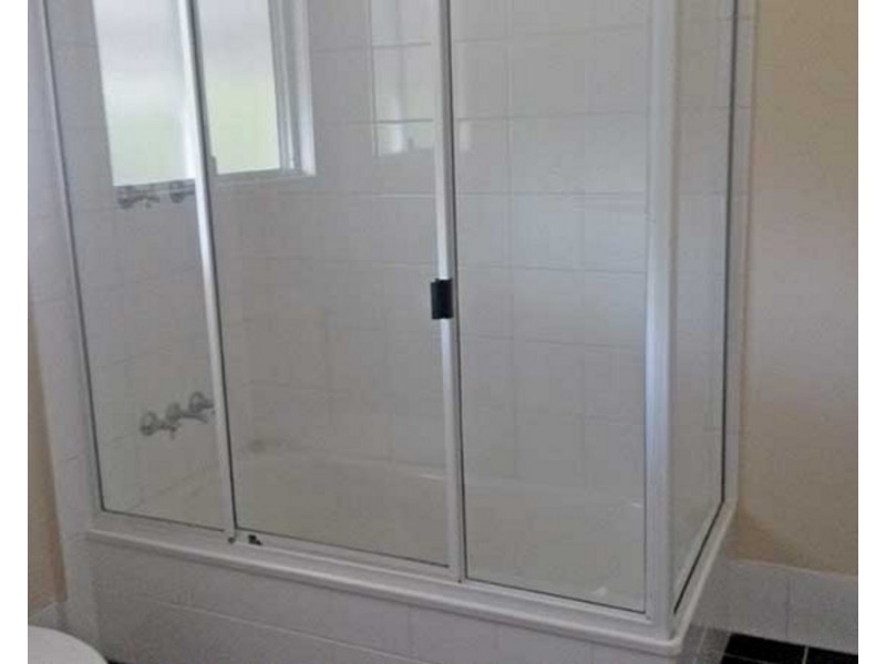 993 Logan Road, Holland Park QLD 4121