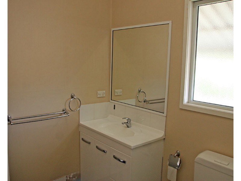 993 Logan Road, Holland Park QLD 4121