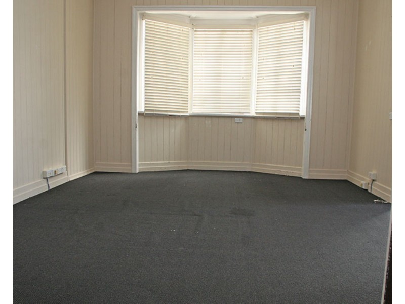 993 Logan Road, Holland Park QLD 4121