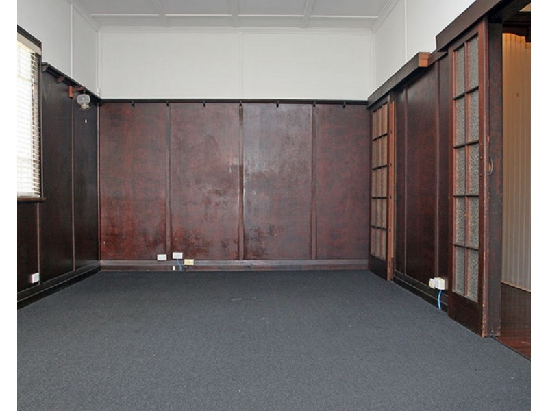 993 Logan Road, Holland Park QLD 4121