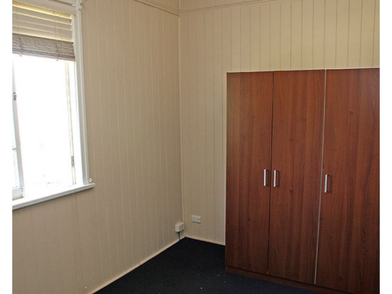 993 Logan Road, Holland Park QLD 4121