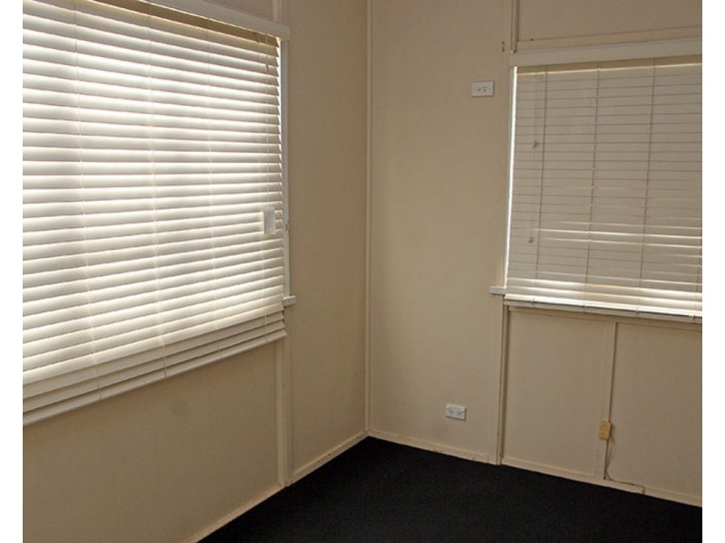 993 Logan Road, Holland Park QLD 4121