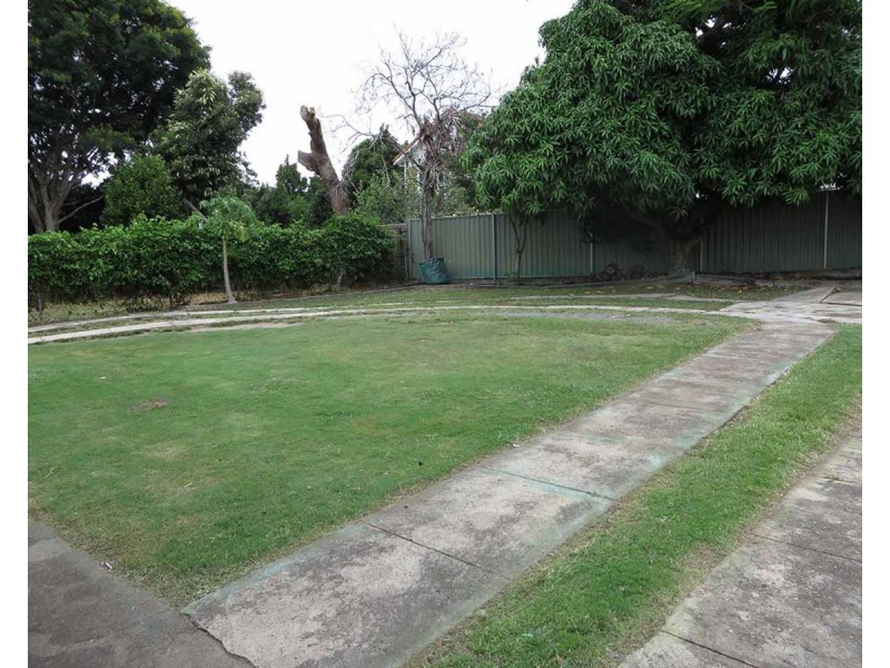 993 Logan Road, Holland Park QLD 4121