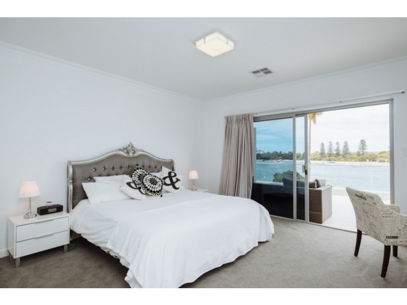 35 Riverside Road, East Fremantle WA 6158