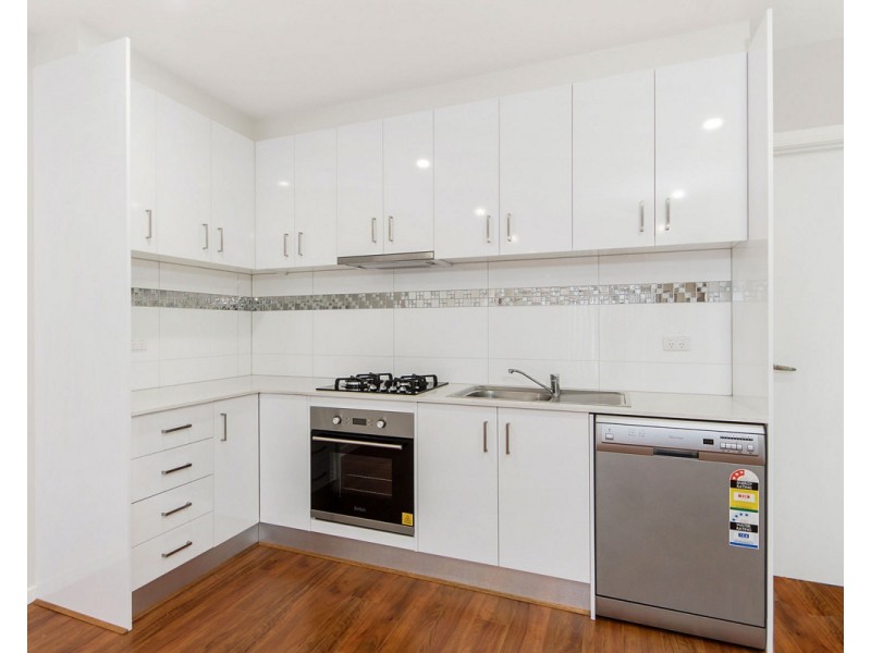 2/26 Albert Crescent, St Albans VIC 3021