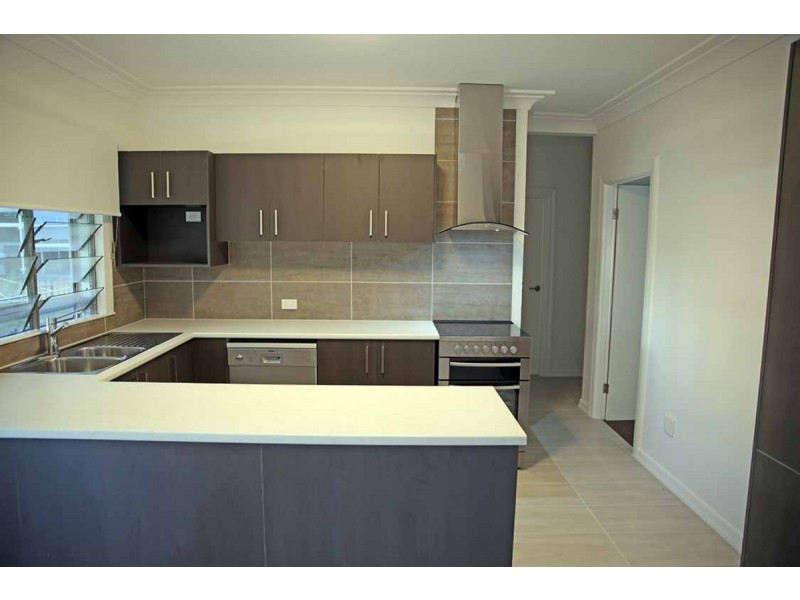 96 Ellen Street, Oxley QLD 4075