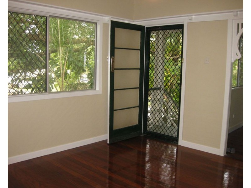 40 Logan Avenue, Oxley QLD 4075