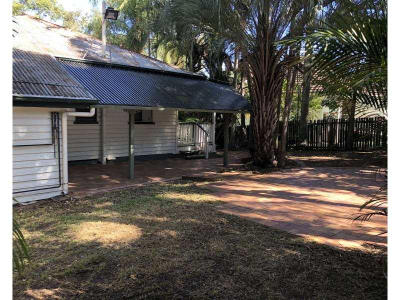 40 Logan Avenue, Oxley QLD 4075