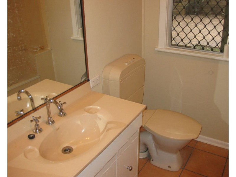 40 Logan Avenue, Oxley QLD 4075