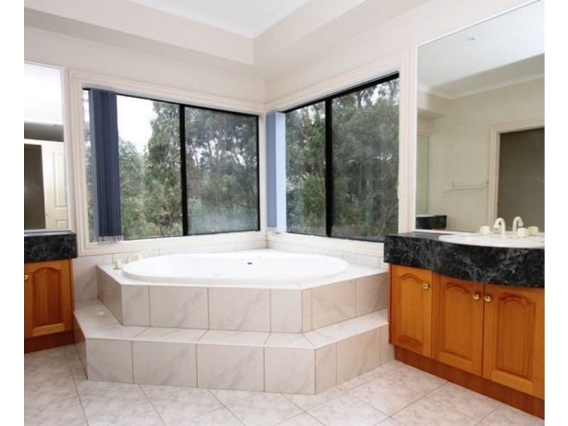 35 Shorts Road, Research VIC 3095