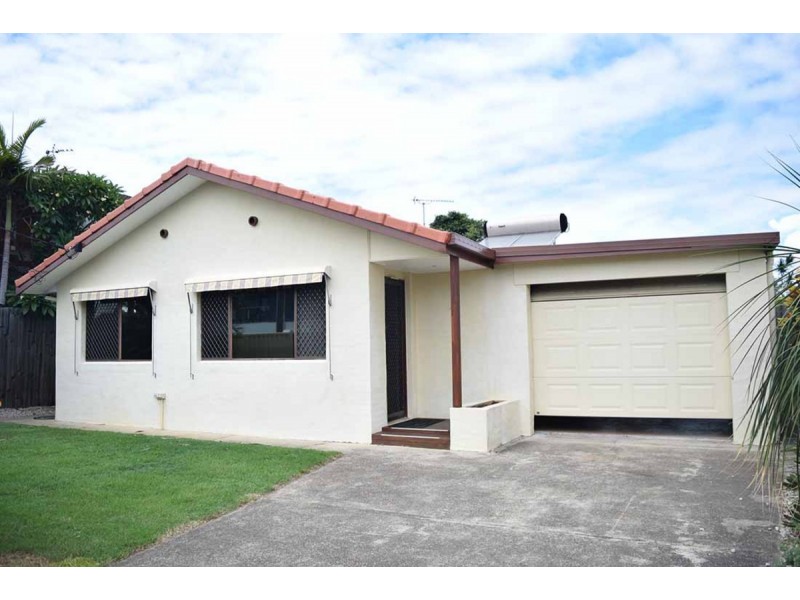 32 Donald Avenue, Paradise Point QLD 4216
