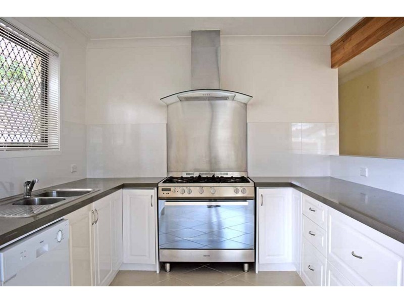 32 Donald Avenue, Paradise Point QLD 4216