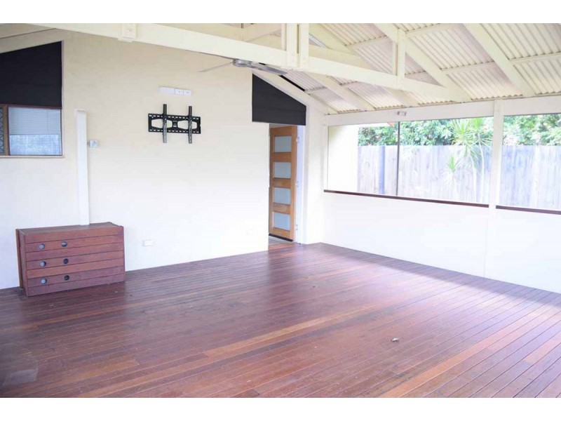 32 Donald Avenue, Paradise Point QLD 4216