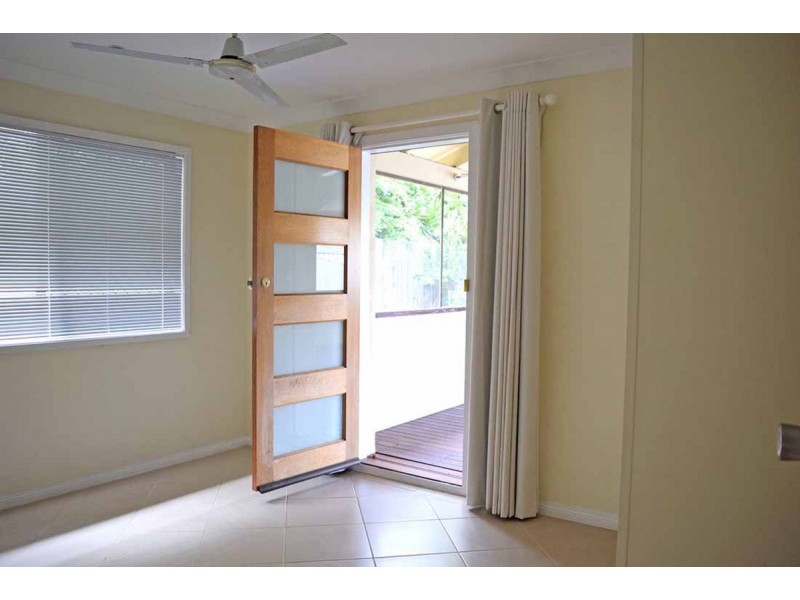 32 Donald Avenue, Paradise Point QLD 4216