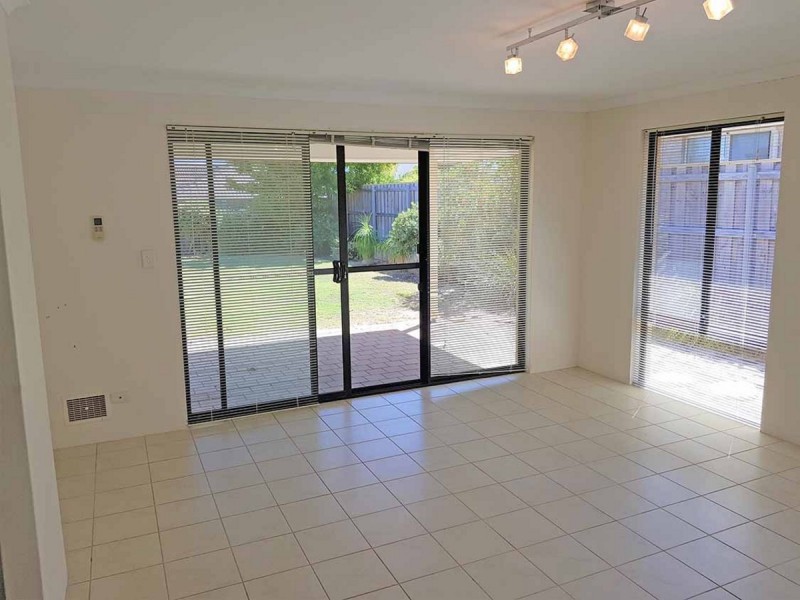 15 Marsdenia Road, Halls Head WA 6210