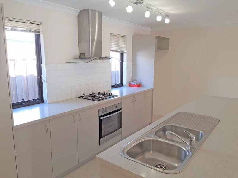 15 Marsdenia Road, Halls Head WA 6210