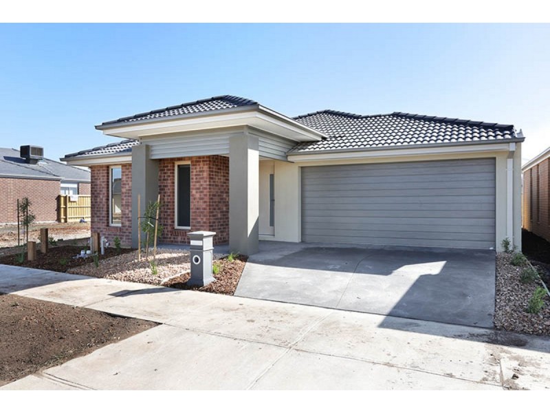 8 Adelong Street, Werribee VIC 3030