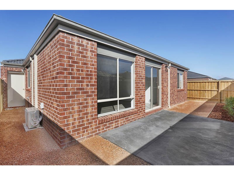 8 Adelong Street, Werribee VIC 3030