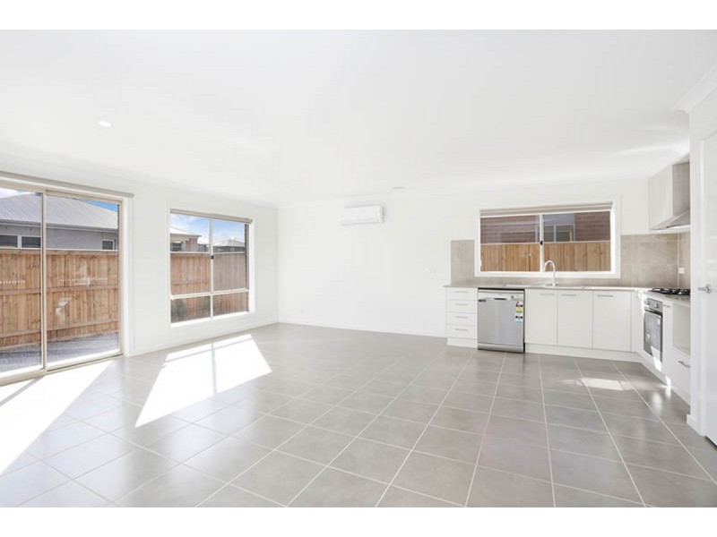 8 Adelong Street, Werribee VIC 3030