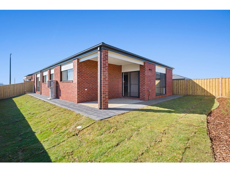 2 Moncton Way, Mickleham VIC 3064