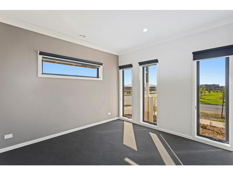 2 Moncton Way, Mickleham VIC 3064