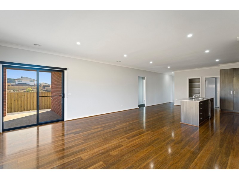 2 Moncton Way, Mickleham VIC 3064