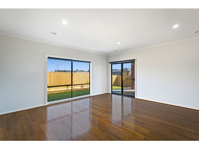 2 Moncton Way, Mickleham VIC 3064